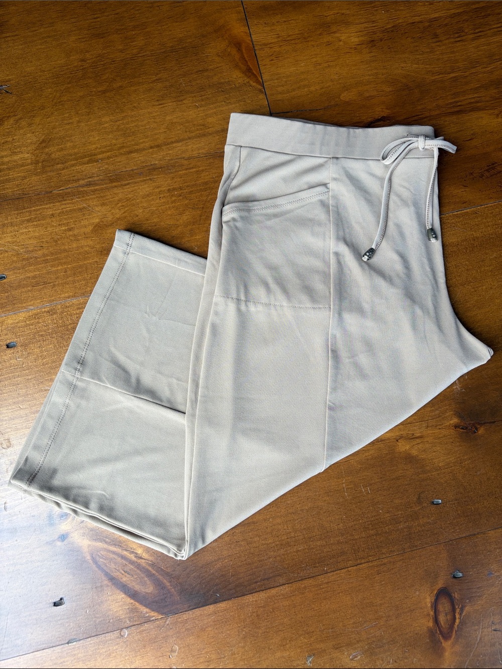SUSAN GRAVER Liquid Knit Tan Pull-On Capri Pants Sz L